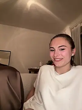 SophiiaStarr online show from 05-06-26, 08:58