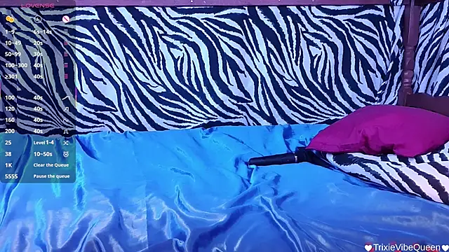 TrixieVibeQueen online show from 07-26-26, 02:42