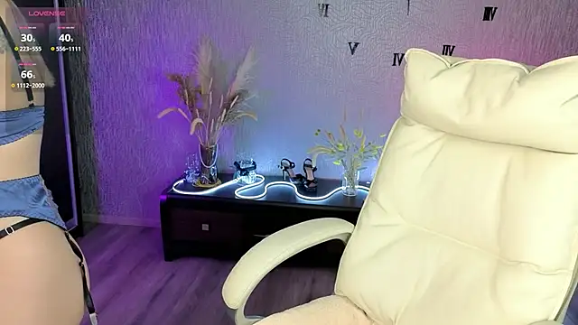 NikkiiStill online show from 12-19-25, 06:31