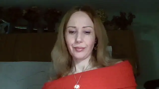 Snapshot of Tiluu1 chatting on 02-08-26, 08:45 Tiluu1 online show from 02-08-26, 08:45