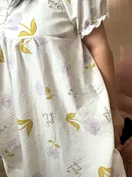 Snapshot of smgirls chatting on 10-07-25, 08:33 smgirls online show from 10-07-25, 08:33