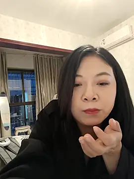 Snapshot of smgirls chatting on 10-25-25, 10:45 smgirls online show from 10-25-25, 10:45