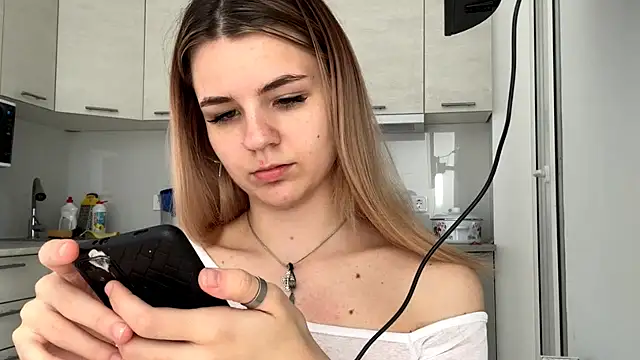 Denni Spilber online show from 10-31-25, 07:09