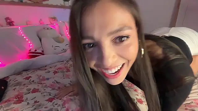 Snapshot of keirasworld chatting on 11-04-25, 12:21 keirasworld online show from 11-04-25, 12:21