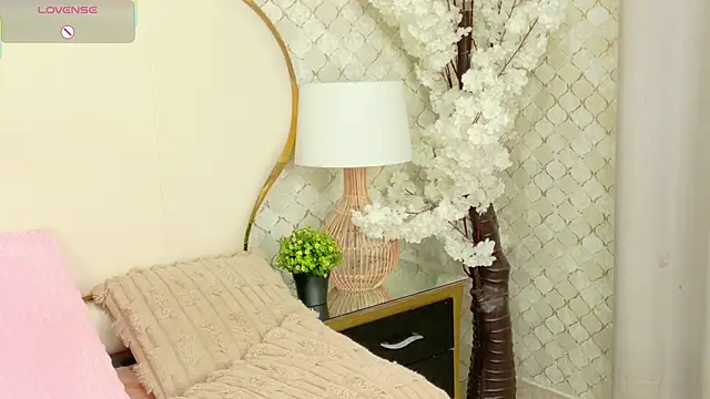 Snapshot of MadissonBonny_ chatting on 10-22-25, 09:20 MadissonBonny online show from 10-22-25, 09:20