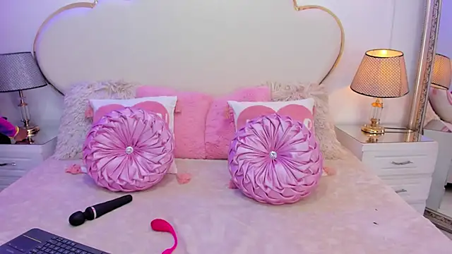 MadissonBonny  online show from 11-06-25, 08:32