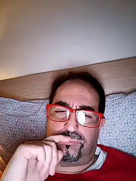 Snapshot of max_im69 chatting on 10-21-25, 12:44 max im69 online show from 10-21-25, 12:44