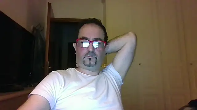 Snapshot of max_im69 chatting on 05-21-26, 10:28 max im69 online show from 05-21-26, 10:28