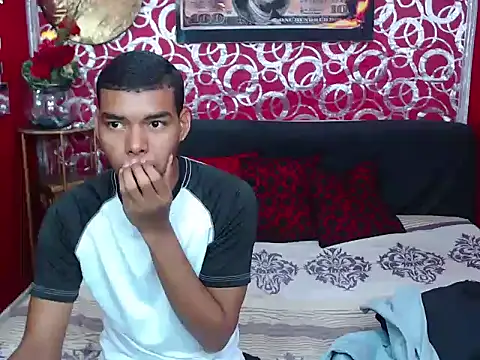 Snapshot of TWOBOYSPEINHOT chatting on 09-26-25, 12:25 TWOBOYSPEINHOT online show from 09-26-25, 12:25