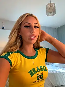 Snapshot of HeidiMae chatting on 09-15-25, 04:18 HeidiMae online show from 09-15-25, 04:18