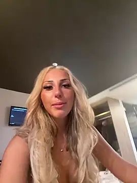 Snapshot of HeidiMae chatting on 10-07-25, 08:28 HeidiMae online show from 10-07-25, 08:28