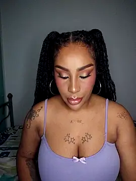 Queen Amara online show from 05-06-26, 03:02