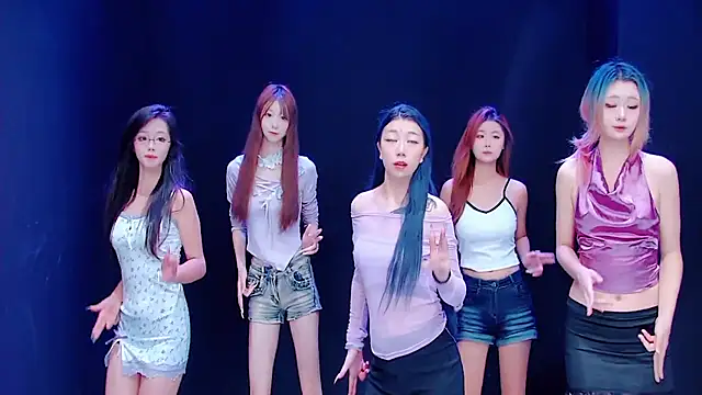 queen-001 online show from 09-24-25, 10:35