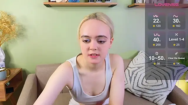 Snapshot of Alice_Sole chatting on 09-17-25, 08:05 Alice Sole online show from 09-17-25, 08:05