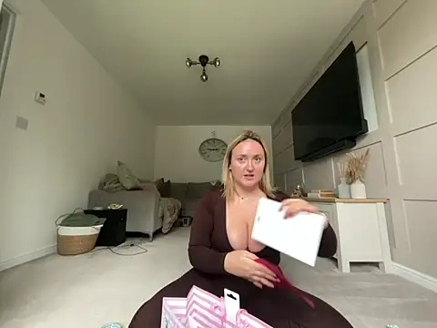 Elliemaee online show from 10-03-25, 11:29