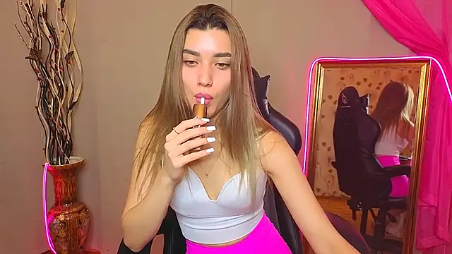 Snapshot of MaryamXSX chatting on 09-25-25, 01:53 MaryamXSX online show from 09-25-25, 01:53