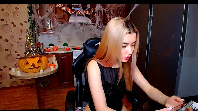 Snapshot of MaryamXSX chatting on 10-30-25, 12:56 MaryamXSX online show from 10-30-25, 12:56