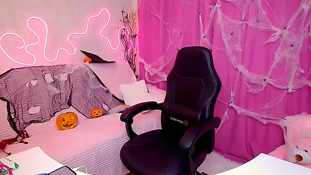 Snapshot of MaryamXSX chatting on 10-31-25, 01:17 MaryamXSX online show from 10-31-25, 01:17