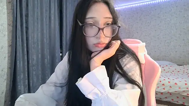 KeicyKlark online show from 10-28-25, 06:10