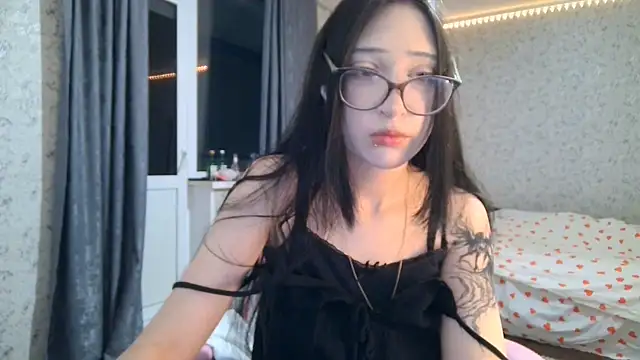 KeicyKlark online show from 10-29-25, 06:09