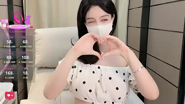Snapshot of _Ling_Ling chatting on 10-08-25, 01:31 Ling Ling online show from 10-08-25, 01:31