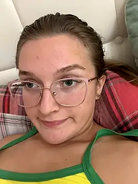 Snapshot of Bellatrisssaa chatting on 09-18-25, 08:44 Bellatrisssaa online show from 09-18-25, 08:44