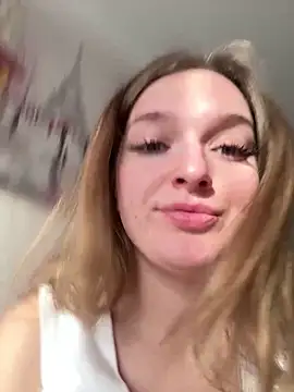 Bellatrisssaa online show from 12-17-25, 09:04