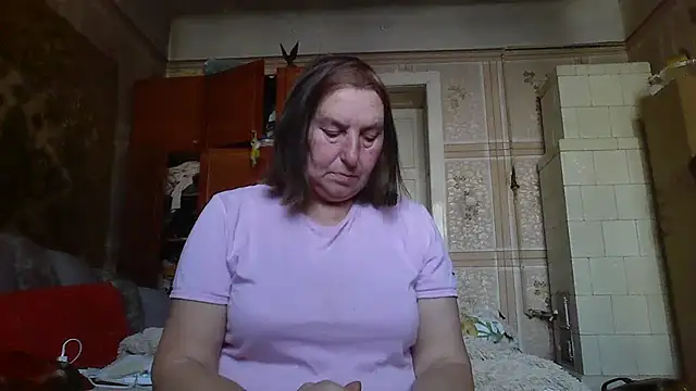 Snapshot of AnnaLive570 chatting on 10-25-25, 10:45 AnnaLive570 online show from 10-25-25, 10:45