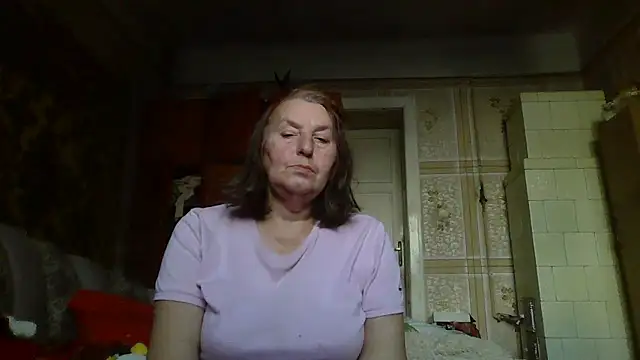 Snapshot of AnnaLive570 chatting on 10-28-25, 12:41 AnnaLive570 online show from 10-28-25, 12:41