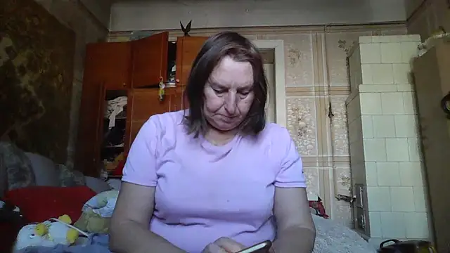 Snapshot of AnnaLive570 chatting on 10-31-25, 11:22 AnnaLive570 online show from 10-31-25, 11:22