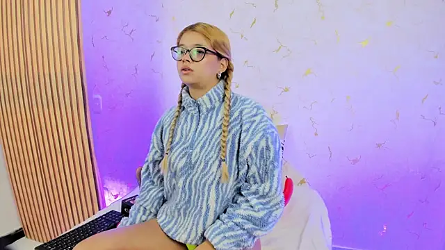 Snapshot of liamonrou chatting on 09-15-25, 12:38 liamonrou online show from 09-15-25, 12:38