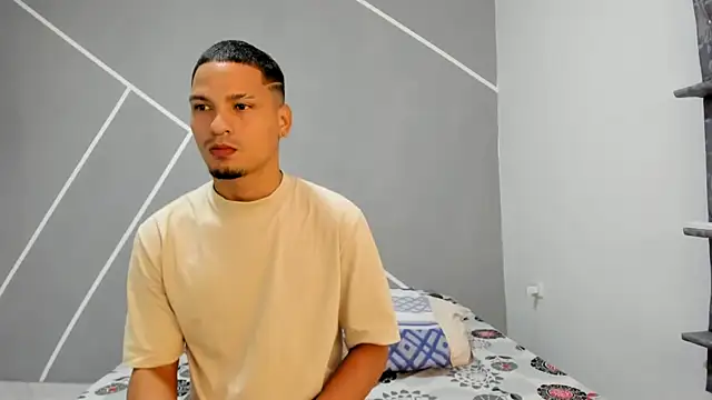 Snapshot of Sexy777Couple chatting on 02-20-26, 01:13 Sexy777Couple online show from 02-20-26, 01:13