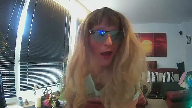 hellgirl1980 online show from 10-20-25, 10:38