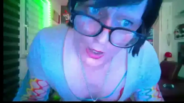 hellgirl1980 online show from 05-08-26, 07:52