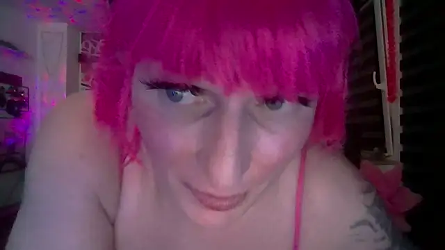 Snapshot of hellgirl1980 chatting on 07-30-26, 12:53 hellgirl1980 online show from 07-30-26, 12:53