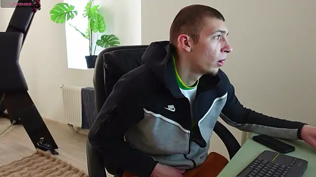 Snapshot of Ryan_Dozer chatting on 03-19-26, 06:50 Ryan Dozer online show from 03-19-26, 06:50