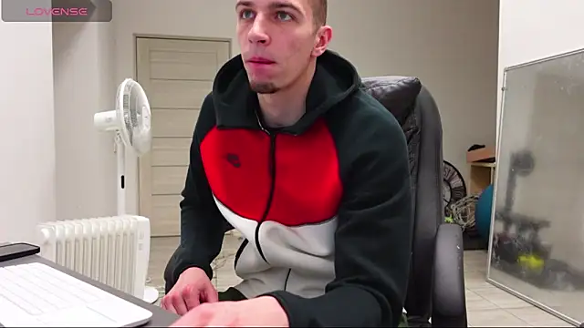 Snapshot of Ryan_Dozer chatting on 03-29-26, 06:02 Ryan Dozer online show from 03-29-26, 06:02