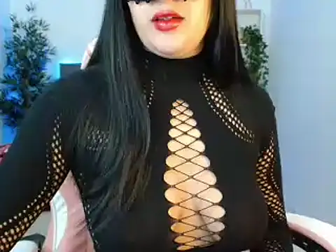 Snapshot of luna_san0 chatting on 10-30-25, 05:46 luna san0 online show from 10-30-25, 05:46