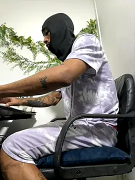 Snapshot of carl_jhonson821 chatting on 10-19-25, 07:03 carl jhonson821 online show from 10-19-25, 07:03