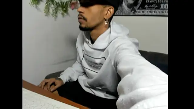 Snapshot of carl_jhonson821 chatting on 11-03-25, 11:33 carl jhonson821 online show from 11-03-25, 11:33