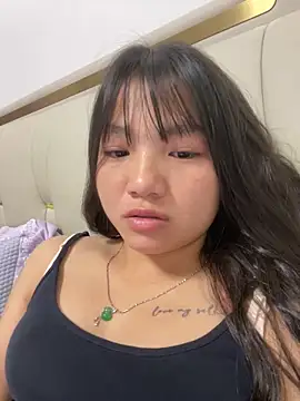 Snapshot of Emlyly-18 chatting on 09-18-25, 11:01 Emlyly-18 online show from 09-18-25, 11:01