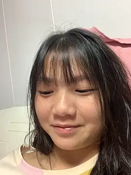 Snapshot of Emlyly-18 chatting on 09-21-25, 01:13 Emlyly-18 online show from 09-21-25, 01:13