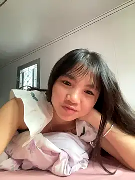 Snapshot of Emlyly-18 chatting on 09-23-25, 02:14 Emlyly-18 online show from 09-23-25, 02:14