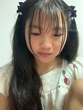 Snapshot of Emlyly-18 chatting on 09-29-25, 12:49 Emlyly-18 online show from 09-29-25, 12:49