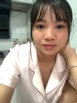 Snapshot of Emlyly-18 chatting on 10-15-25, 01:06 Emlyly-18 online show from 10-15-25, 01:06