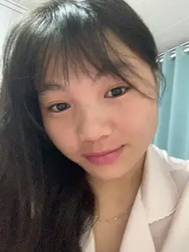 Snapshot of Emlyly-18 chatting on 10-18-25, 08:31 Emlyly-18 online show from 10-18-25, 08:31