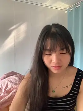 Snapshot of Emlyly-18 chatting on 11-02-25, 01:52 Emlyly-18 online show from 11-02-25, 01:52