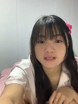 Snapshot of Emlyly-18 chatting on 11-06-25, 03:40 Emlyly-18 online show from 11-06-25, 03:40