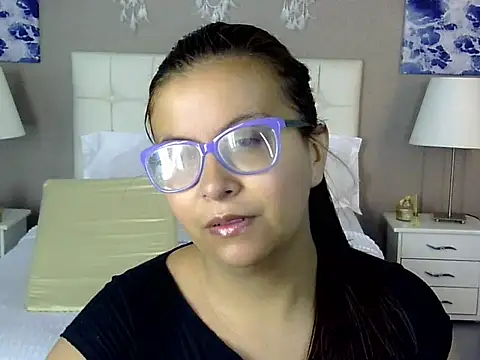 Snapshot of Amber_Rouge_ chatting on 09-12-25, 12:05 Amber Rouge online show from 09-12-25, 12:05