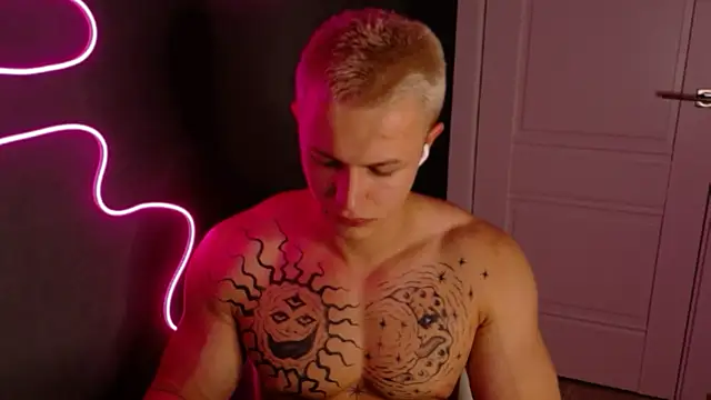 Snapshot of James__Noah chatting on 10-16-25, 07:59 James Noah online show from 10-16-25, 07:59